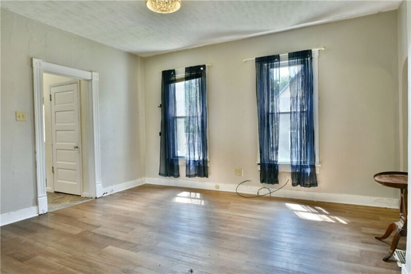574 Thornton St — photo 8