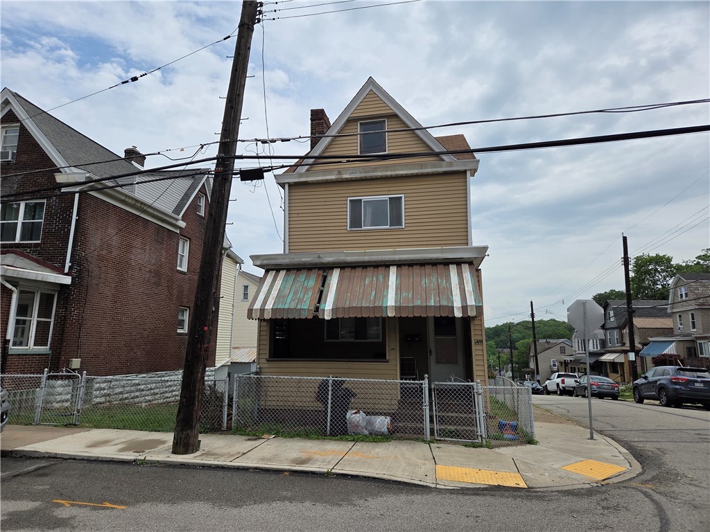 1411 Clover St — photo 1