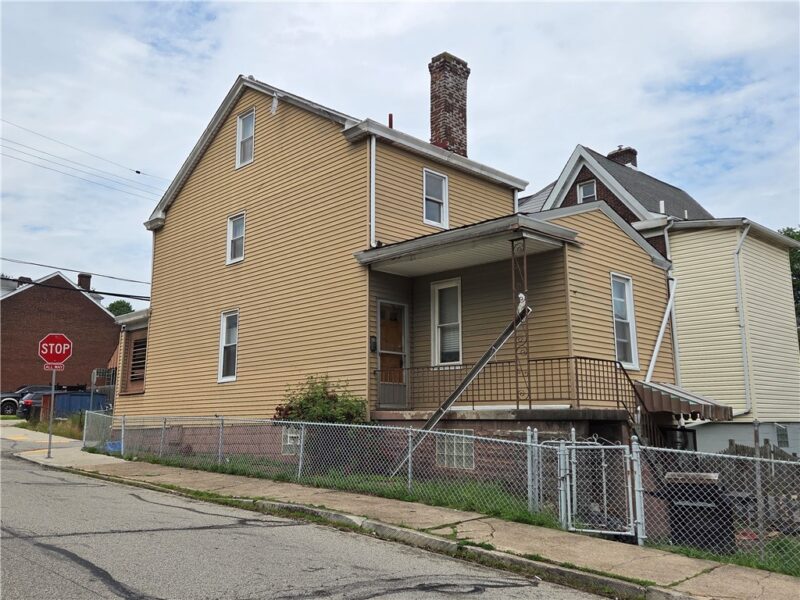 1411 Clover St — photo 2