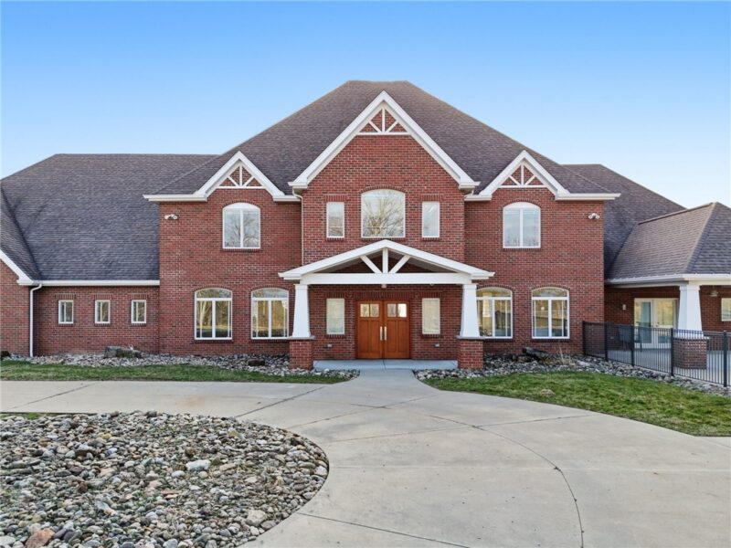 308 Sutherland Drive — photo 4