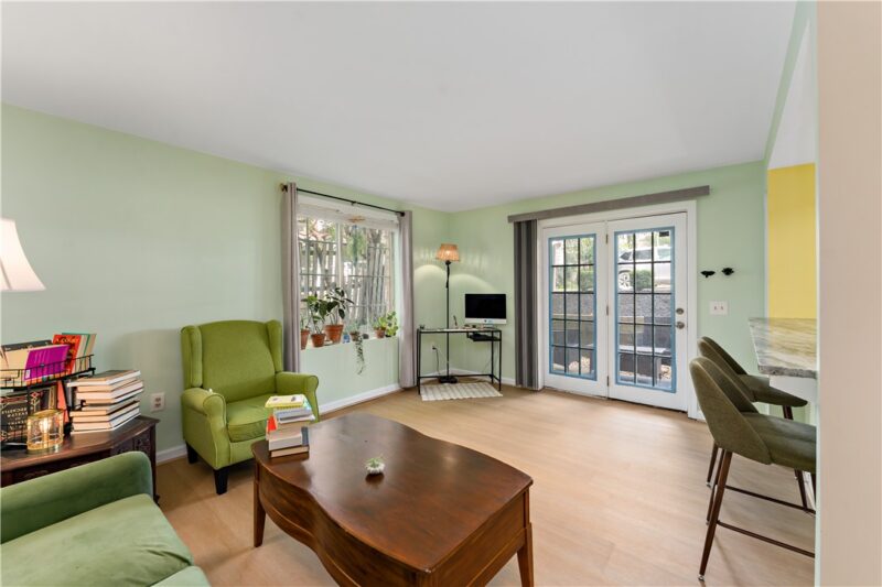 3266 Ward St 3 — photo 3