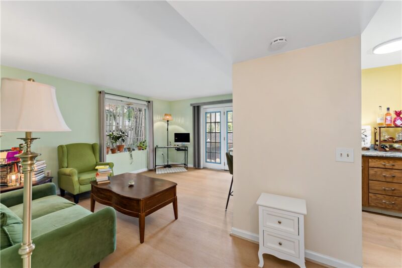 3266 Ward St 3 — photo 5