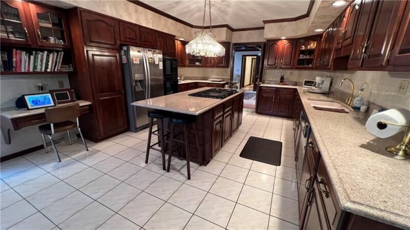 258 Cobblestone DRIVE — photo 2