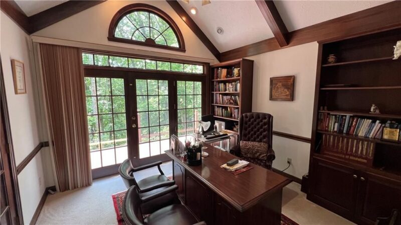 258 Cobblestone DRIVE — photo 3