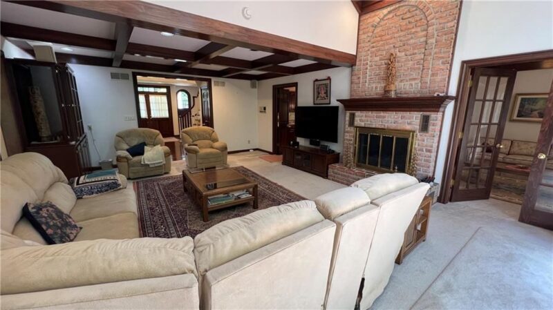 258 Cobblestone DRIVE — photo 6