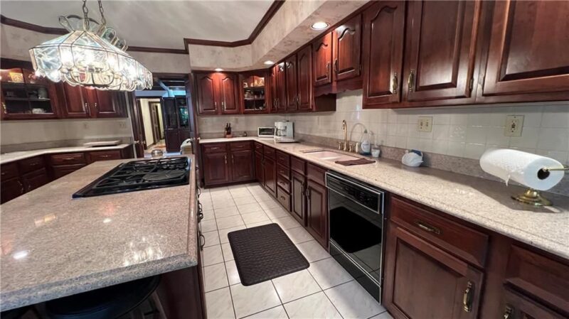 258 Cobblestone DRIVE — photo 7