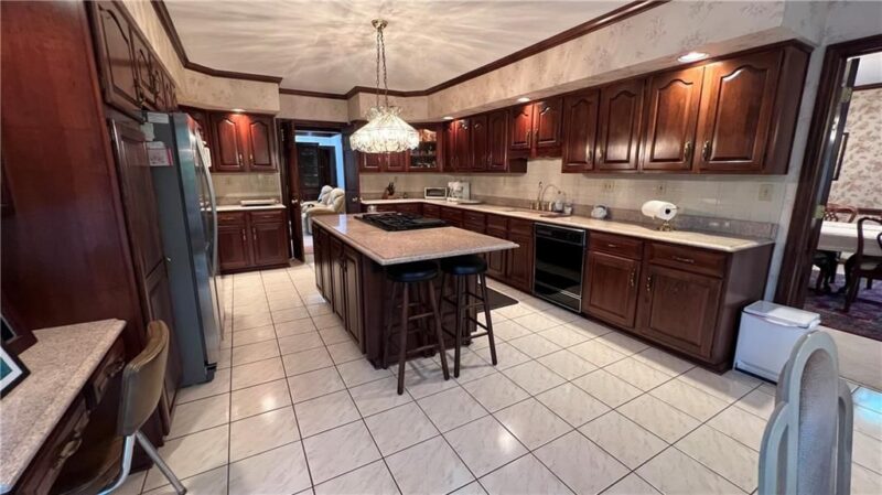 258 Cobblestone DRIVE — photo 8