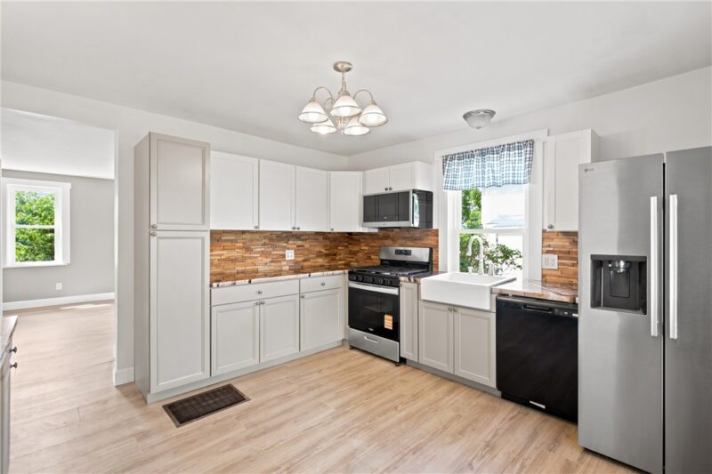 120 Vine St — photo 8