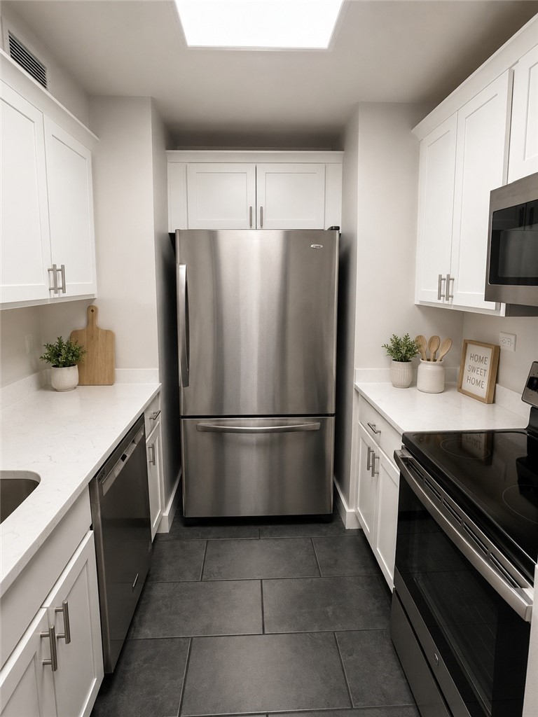 112 Washington Place 8A — photo 3