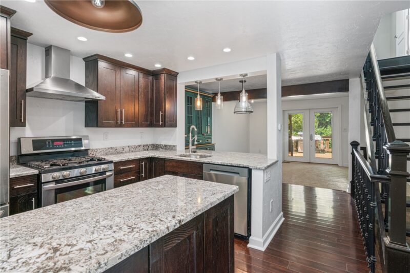 1120 Highland Ave — photo 2