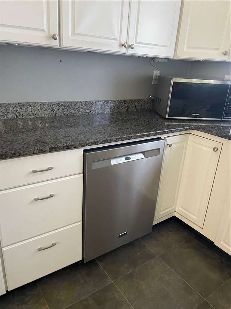 128 White Oak Dr — photo 4