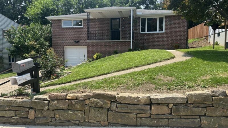 1735 Rebecca St — photo 2