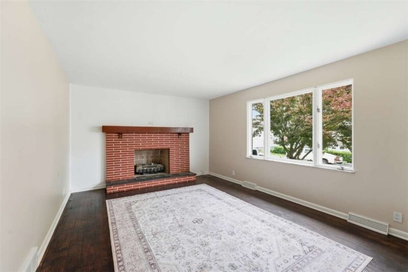 1735 Rebecca St — photo 8