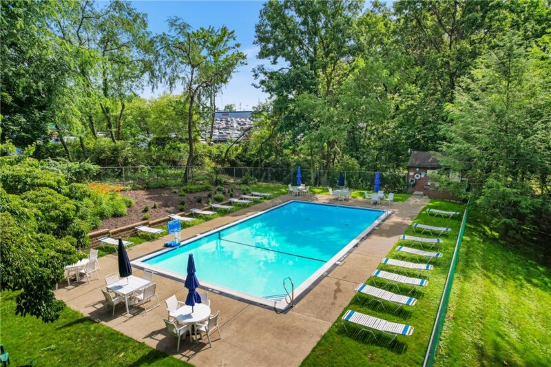 1002 Forest Edge Ct — photo 6