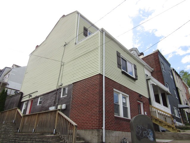 71 Barry St — photo 3