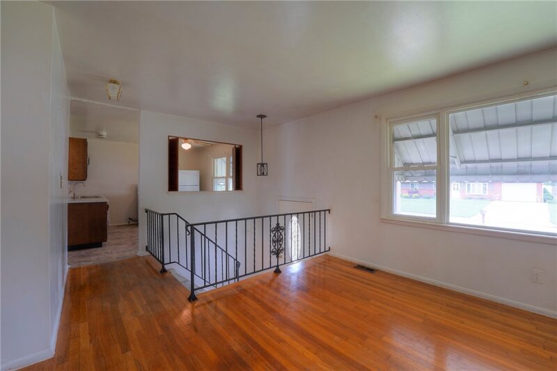 105 Mt. Pleasant Blvd. — photo 2