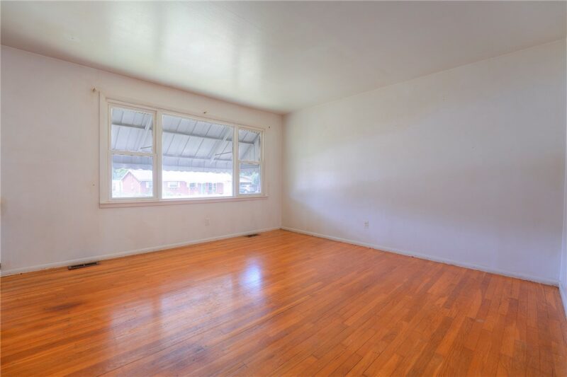 105 Mt. Pleasant Blvd. — photo 3