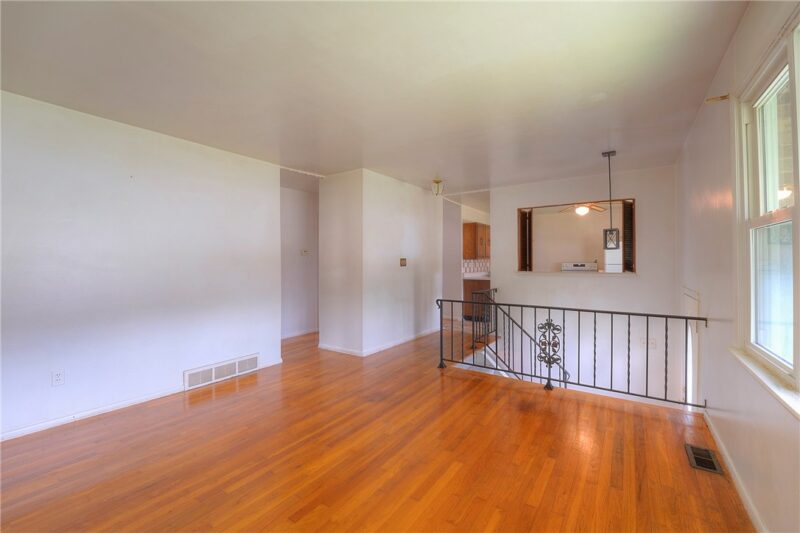 105 Mt. Pleasant Blvd. — photo 4