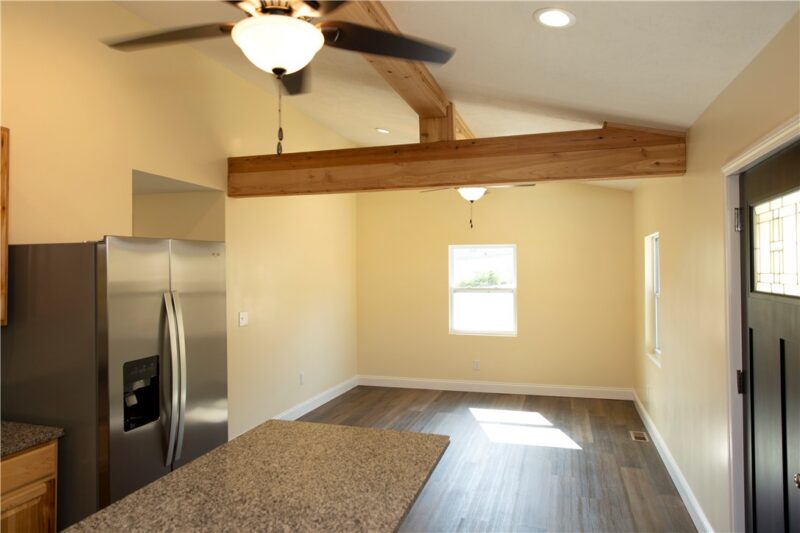 387 W Wylie Ave — photo 4