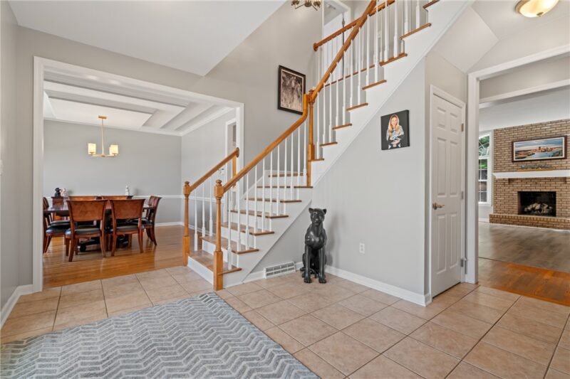 114 Oakview Drive — photo 2