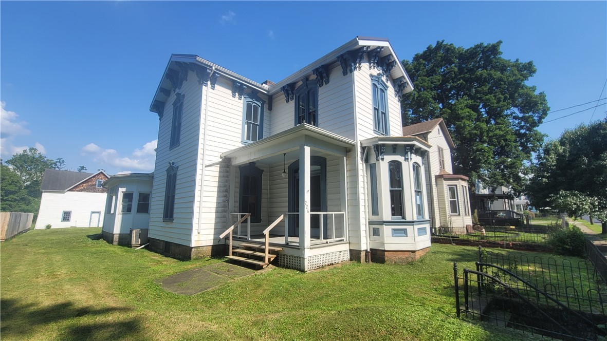 226 N Walnut St — photo 1