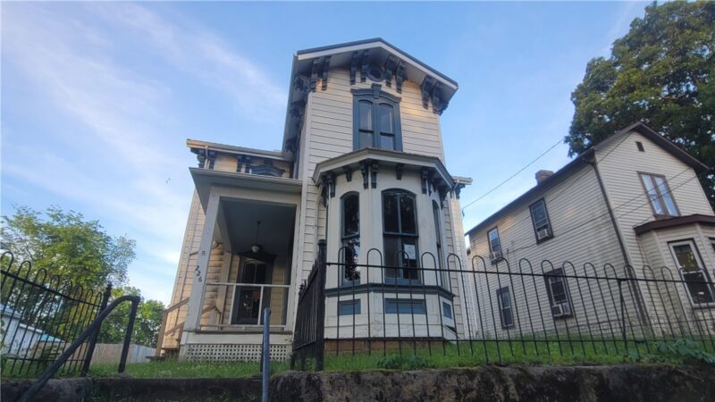 226 N Walnut St — photo 2