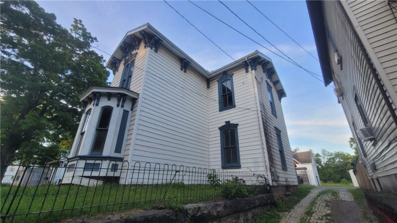 226 N Walnut St — photo 3