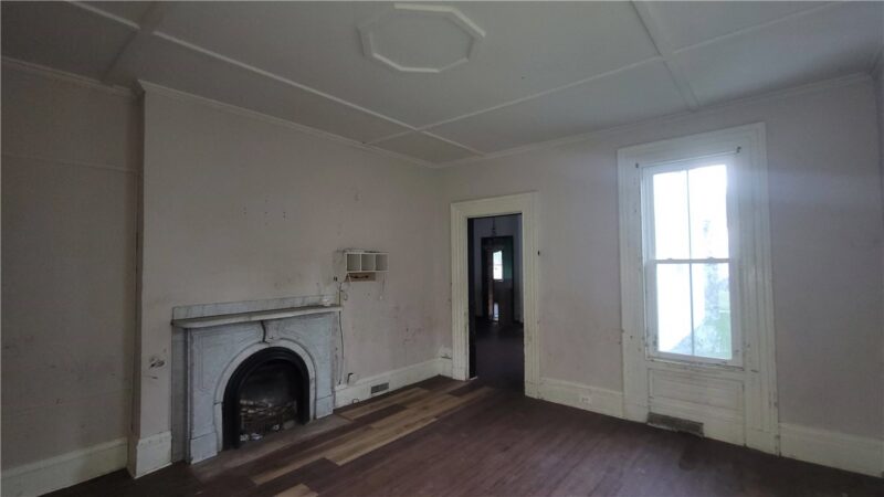 226 N Walnut St — photo 8