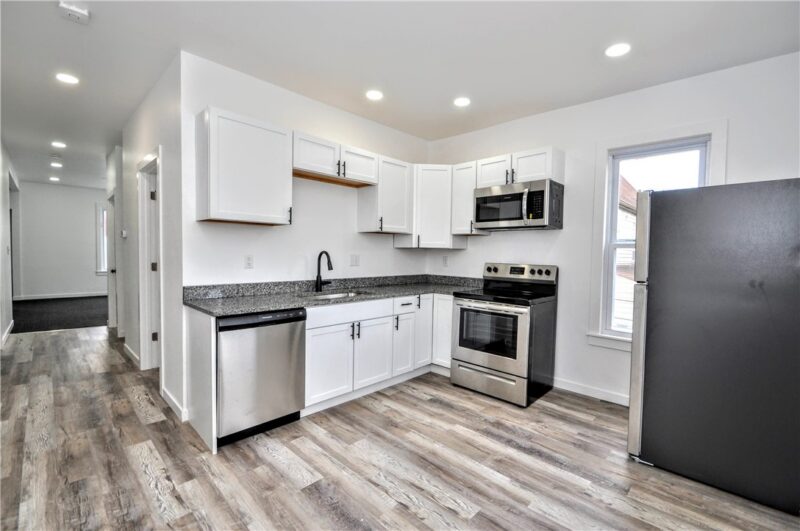 450 Jefferson Ave — photo 4