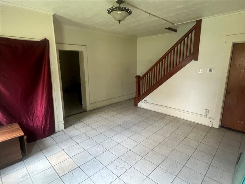 107 E Home St — photo 4