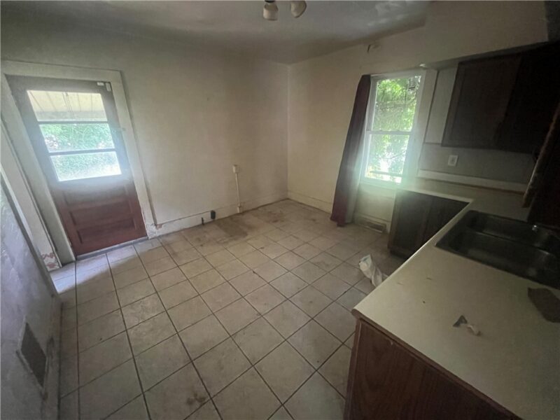 107 E Home St — photo 6