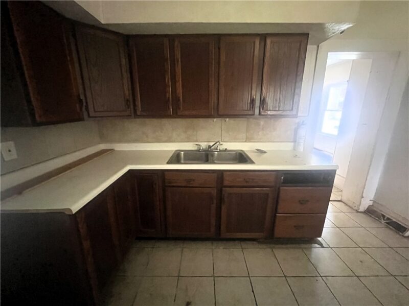 107 E Home St — photo 7
