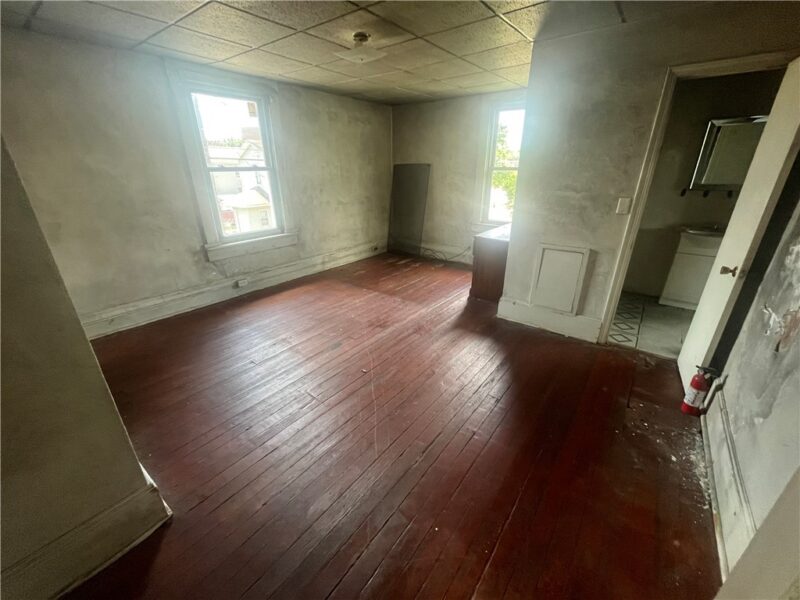 107 E Home St — photo 8