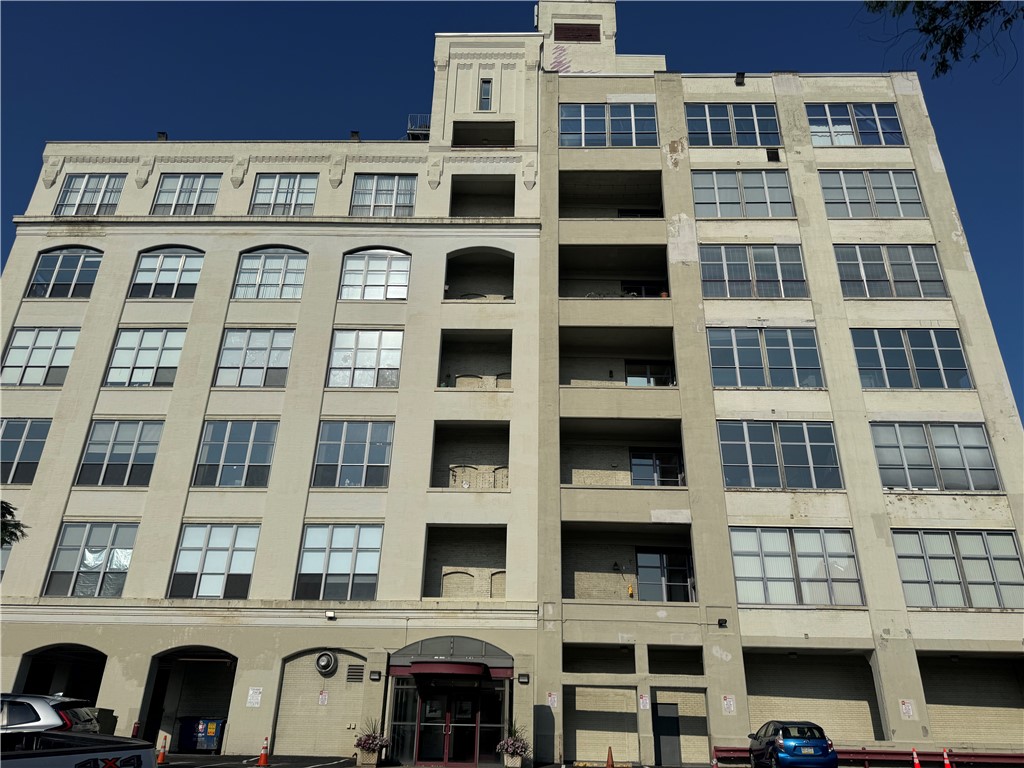 5850 Centre Ave 411 — photo 1