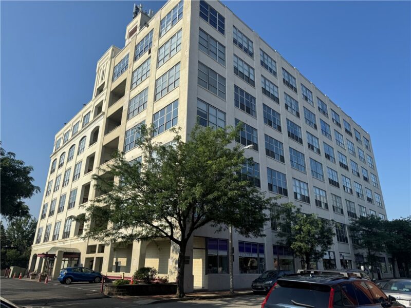 5850 Centre Ave 411 — photo 3
