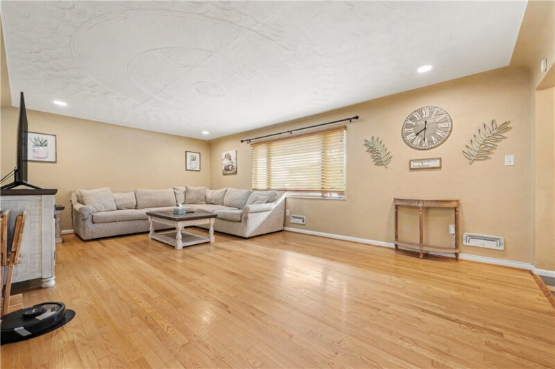 42 Locust Ave — photo 5