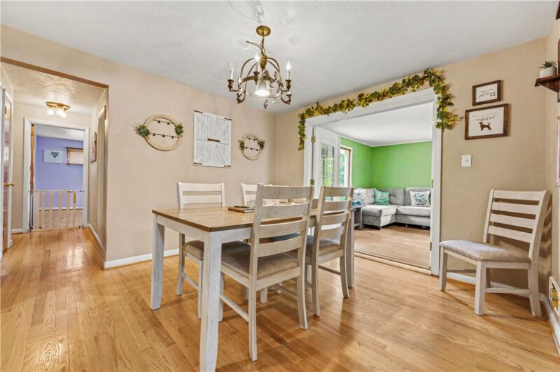 42 Locust Ave — photo 6