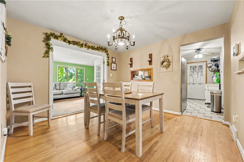 42 Locust Ave — photo 7