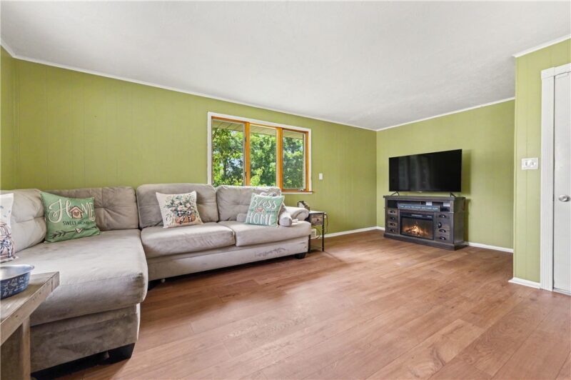 42 Locust Ave — photo 8