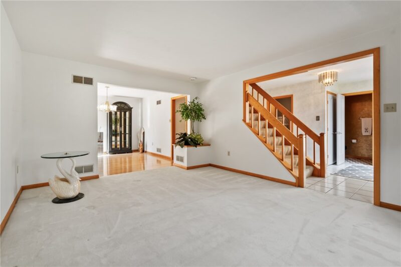 336 Cobblestone Cir — photo 3