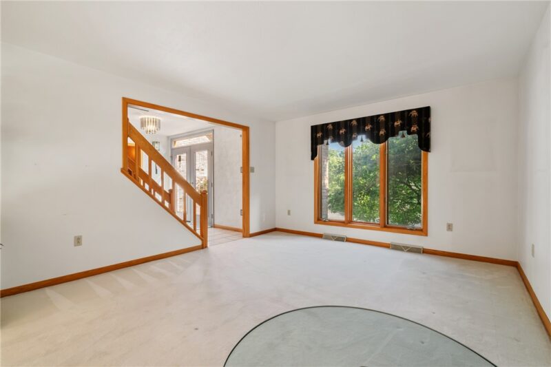 336 Cobblestone Cir — photo 4