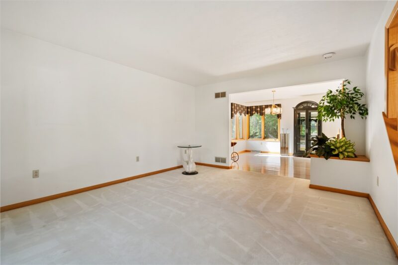 336 Cobblestone Cir — photo 5