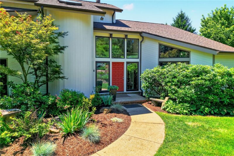 2682 Oak Hill Dr. — photo 2