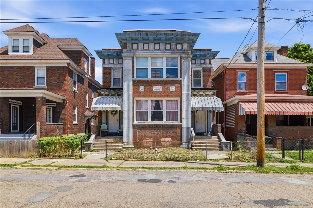 704 Russellwood Ave — photo 1