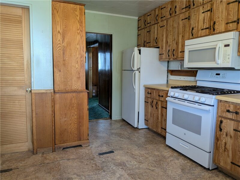 214 Jennings Ave — photo 2