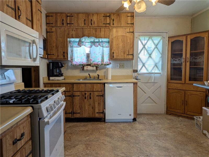 214 Jennings Ave — photo 3