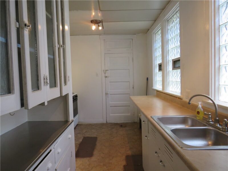 162 Parkfield St — photo 2