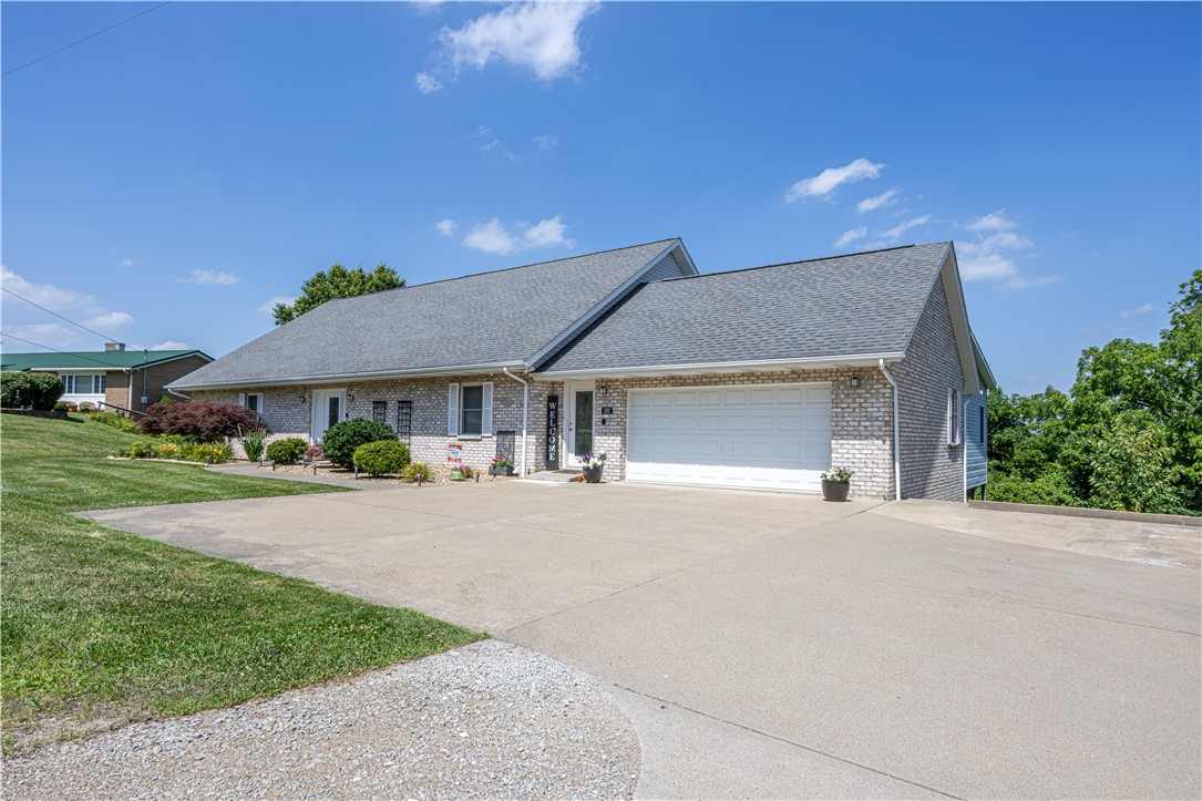 100 Clover Ln — photo 1