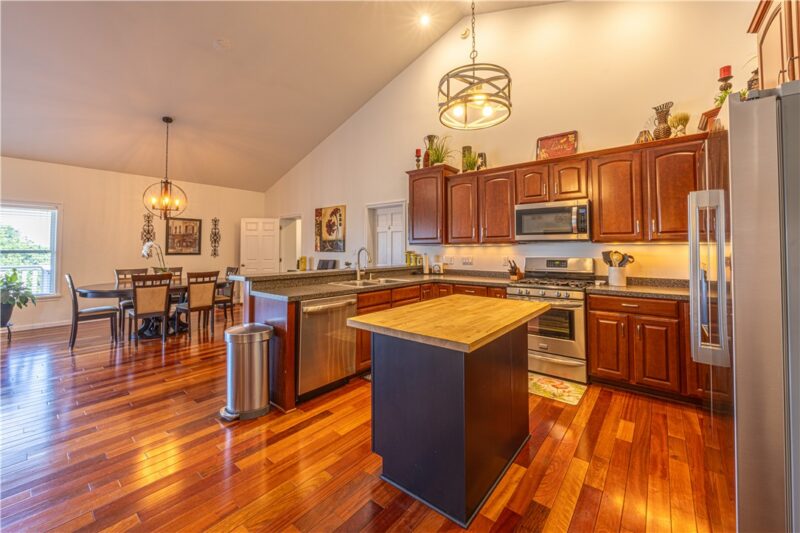 100 Clover Ln — photo 8