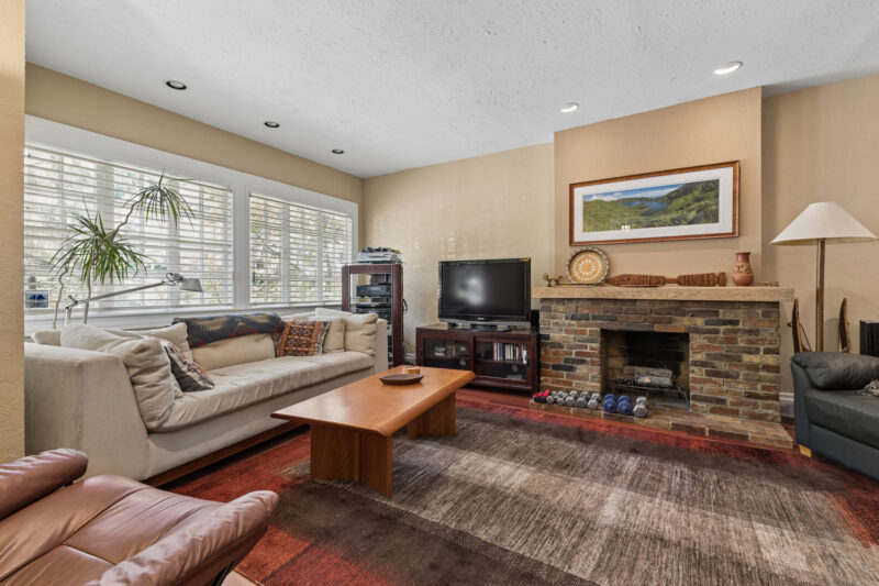 1247 Murdoch ROAD — photo 7